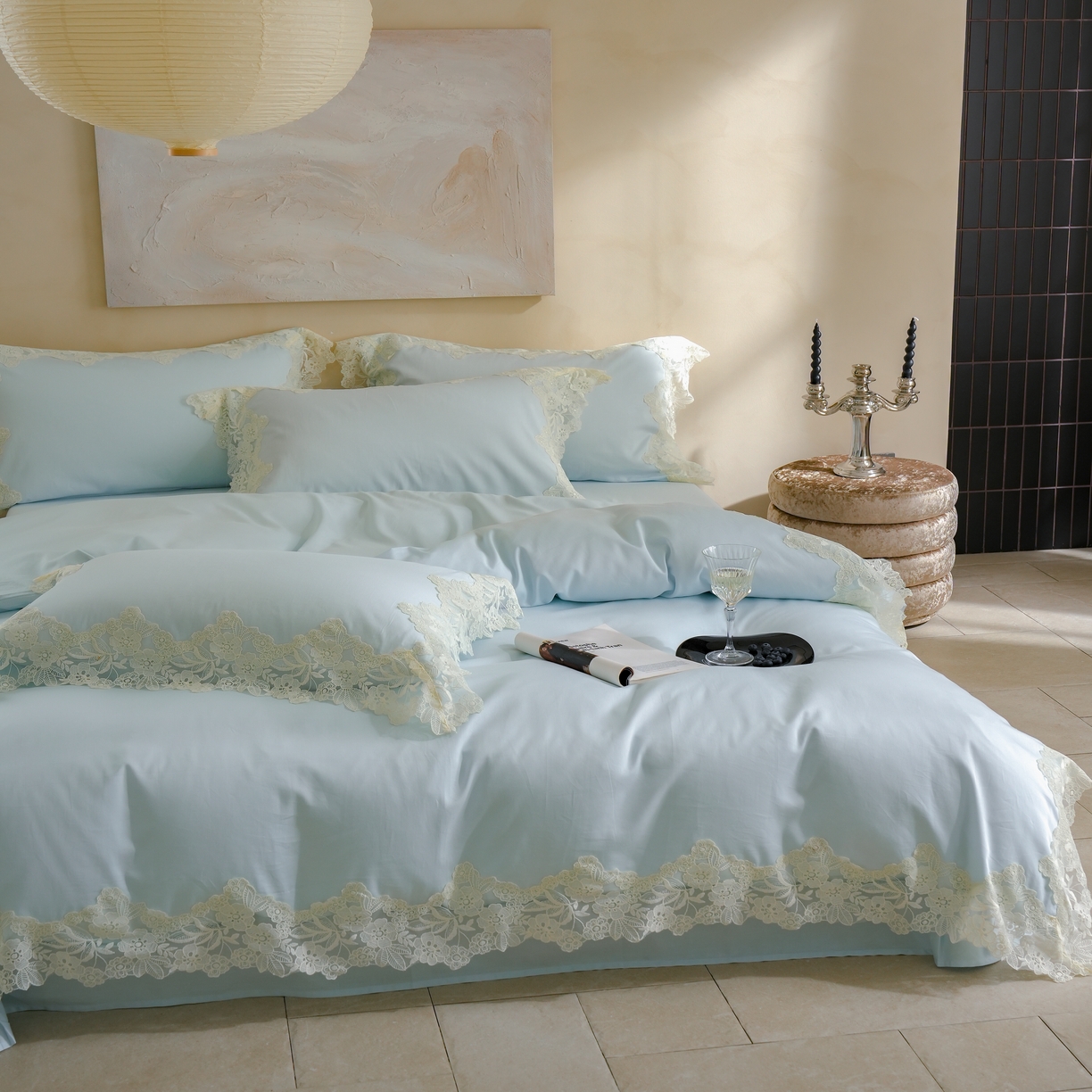 91家纺网 家纺一手货源 找家纺 秀色家纺 2025新款法式田园轻奢蕾丝荷叶边被套贡缎全棉四件套纯棉公主风高级床品（轻奢风） 白云山茶-远山蓝