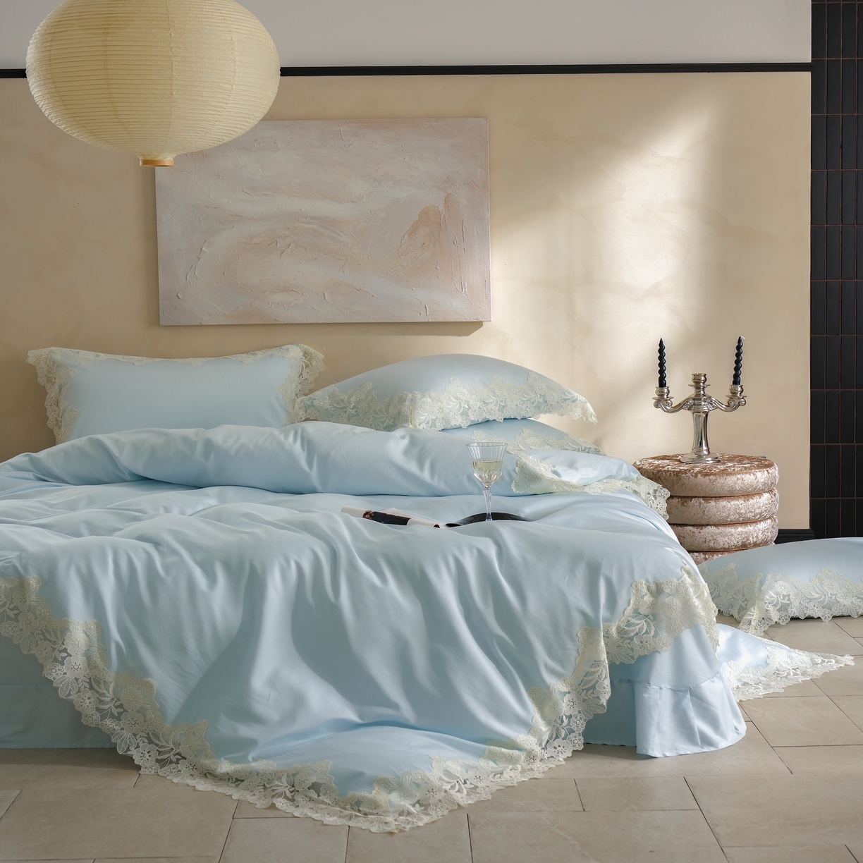 91家纺网 家纺一手货源 找家纺 秀色家纺 2025新款法式田园轻奢蕾丝荷叶边被套贡缎全棉四件套纯棉公主风高级床品（轻奢风） 白云山茶-远山蓝