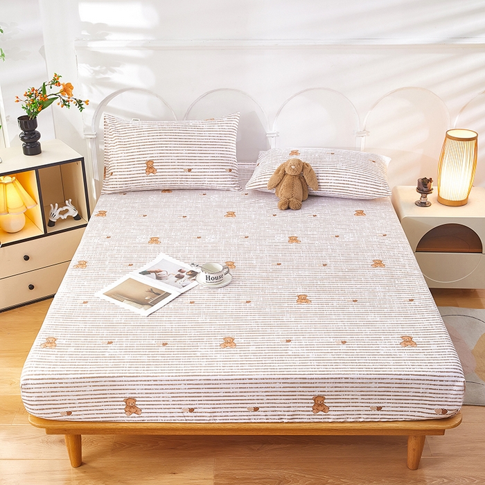 91家纺网 家纺一手货源 找家纺 蕾诺家纺 2025新款老粗布加厚全包防滑防尘罩床罩床笠 条纹熊