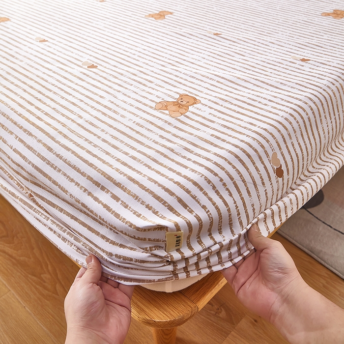 91家纺网 家纺一手货源 找家纺 蕾诺家纺 2025新款老粗布加厚全包防滑防尘罩床罩床笠 条纹熊