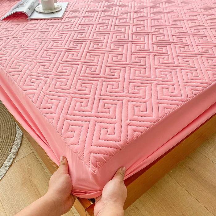 91家纺网 家纺一手货源 找家纺 花言狐语 2025新款A类防水床笠隔尿透气席梦思保护套可定制水洗 富贵格粉