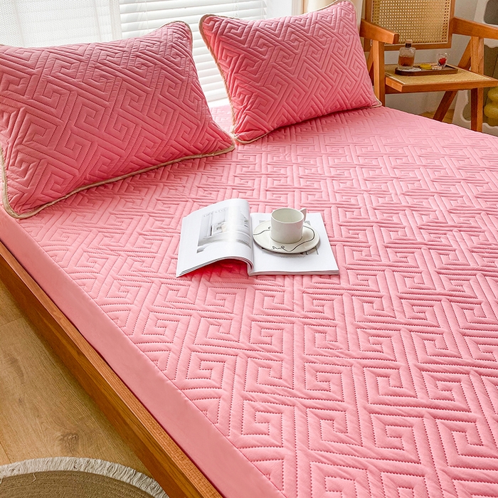 91家纺网 家纺一手货源 找家纺 花言狐语 2025新款A类防水床笠隔尿透气席梦思保护套可定制水洗 富贵格粉