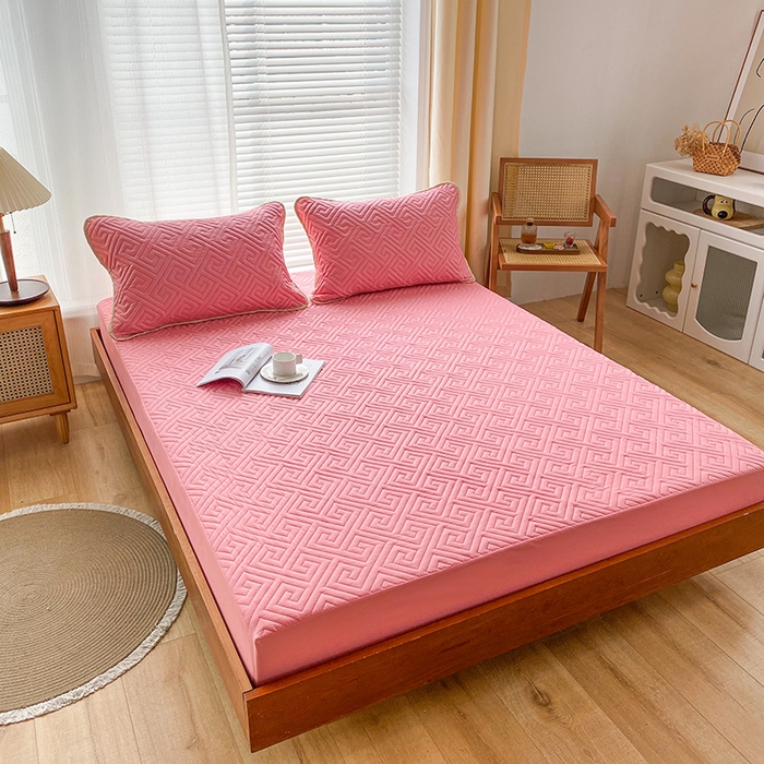 91家纺网 家纺一手货源 找家纺 花言狐语 2025新款A类防水床笠隔尿透气席梦思保护套可定制水洗 富贵格粉