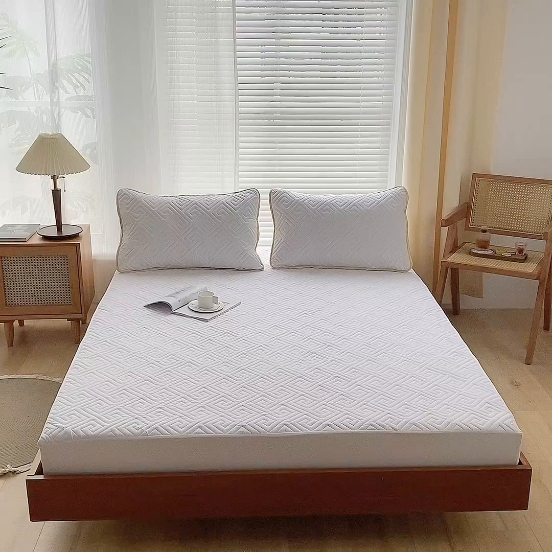 91家纺网 家纺一手货源 找家纺 花言狐语 2025新款A类防水床笠隔尿透气席梦思保护套可定制水洗 富贵格白