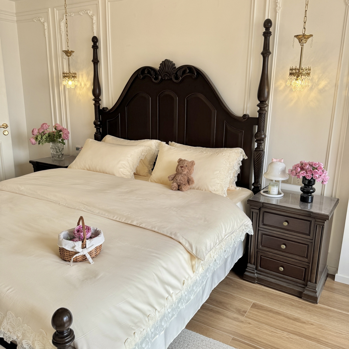 91家纺网 家纺一手货源 找家纺 秀色家纺 秀色家纺 2025新款法式田园轻奢蕾丝荷叶边被套贡缎全棉四件套纯棉公主风高级床品（网红实拍风） 星光蝴蝶-奶昔白