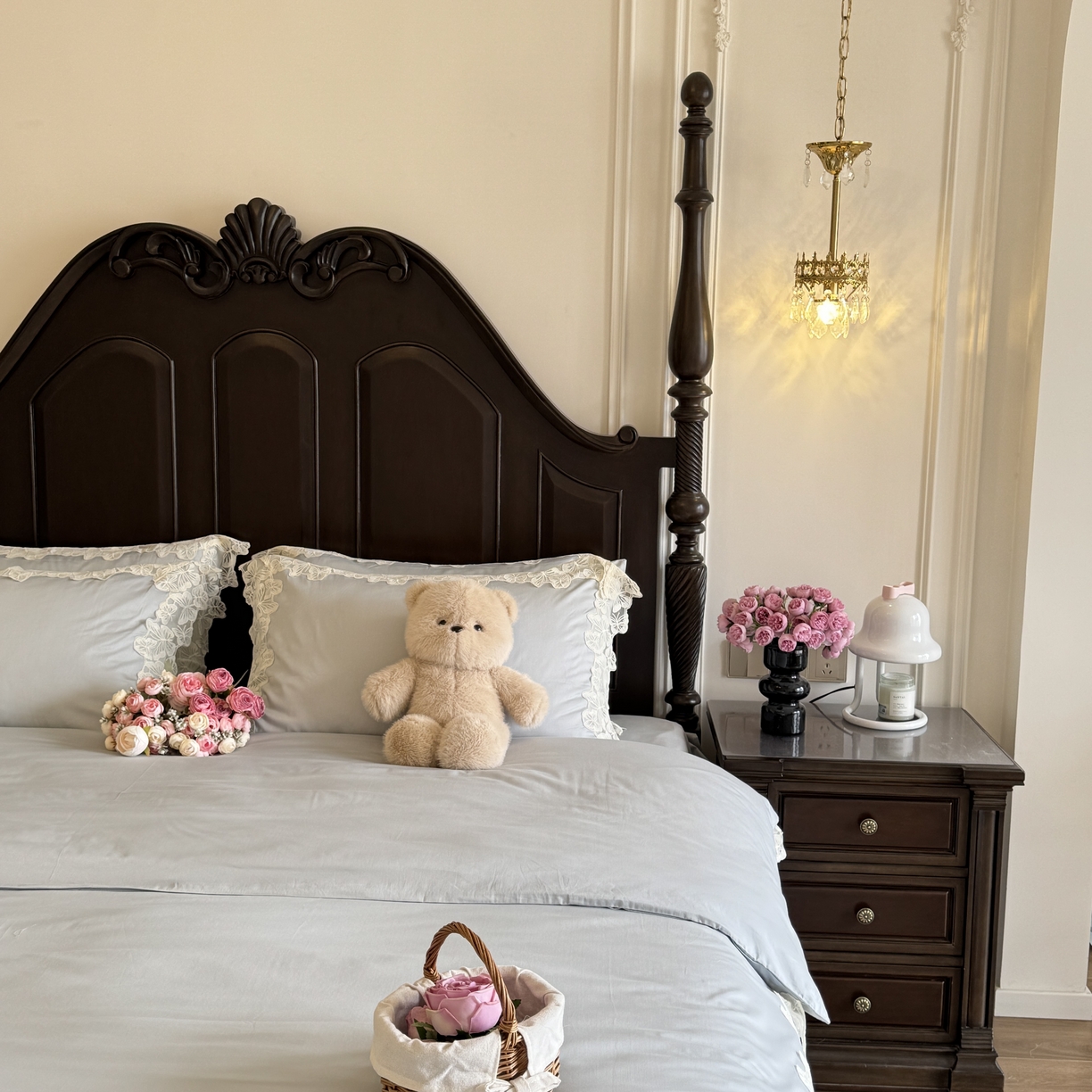 91家纺网 家纺一手货源 找家纺 秀色家纺 秀色家纺 2025新款法式田园轻奢蕾丝荷叶边被套贡缎全棉四件套纯棉公主风高级床品（网红实拍风） 星光蝴蝶-远山蓝