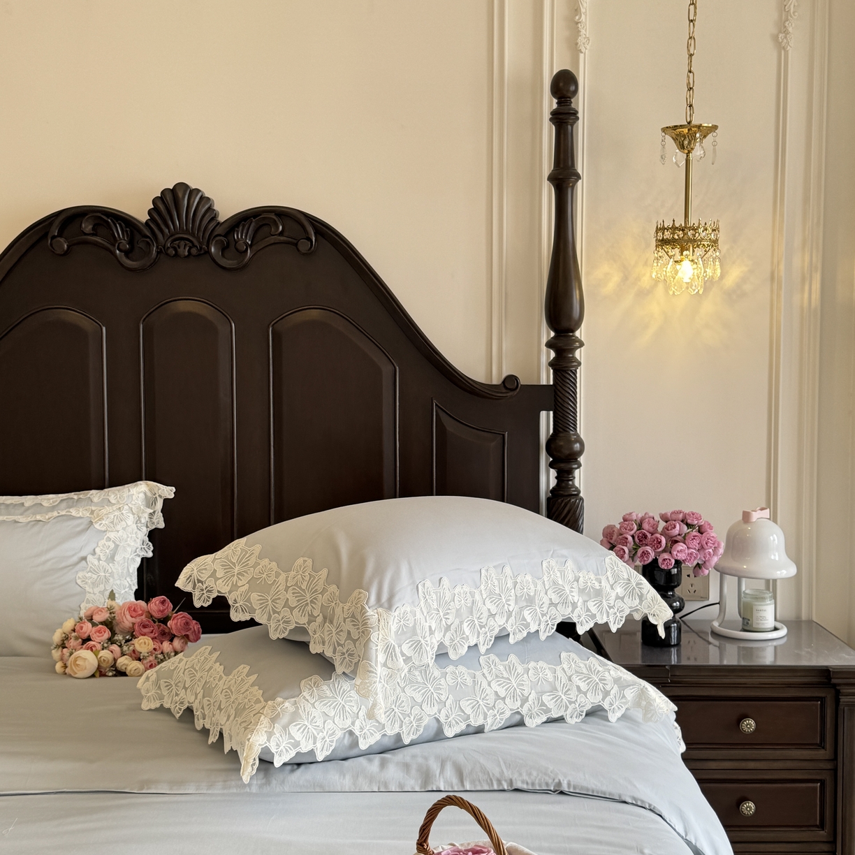 91家纺网 家纺一手货源 找家纺 秀色家纺 秀色家纺 2025新款法式田园轻奢蕾丝荷叶边被套贡缎全棉四件套纯棉公主风高级床品（网红实拍风） 星光蝴蝶-远山蓝