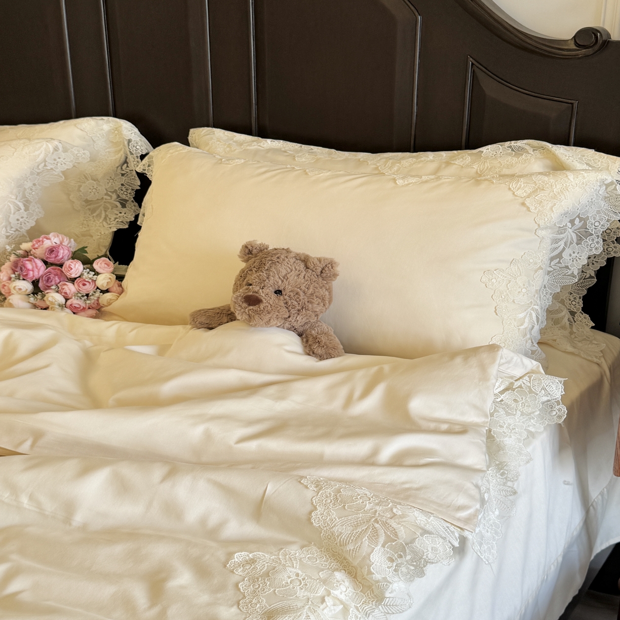 91家纺网 家纺一手货源 找家纺 秀色家纺 秀色家纺 2025新款法式田园轻奢蕾丝荷叶边被套贡缎全棉四件套纯棉公主风高级床品（网红实拍风） 星光蝴蝶-奶昔白