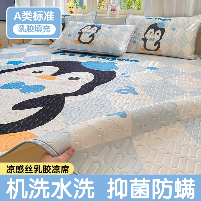 91家纺网 家纺一手货源 找家纺 布卢姆床垫 2025新款卡通A类大版数码凉感丝乳胶凉席 小企鹅