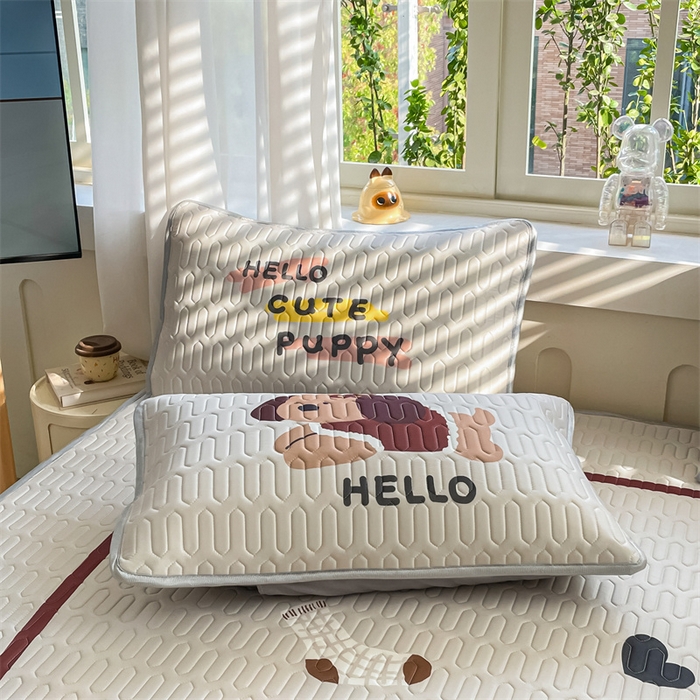 91家纺网 家纺一手货源 找家纺 布卢姆床垫 2025新款卡通A类大版数码凉感丝乳胶凉席 彩虹狗