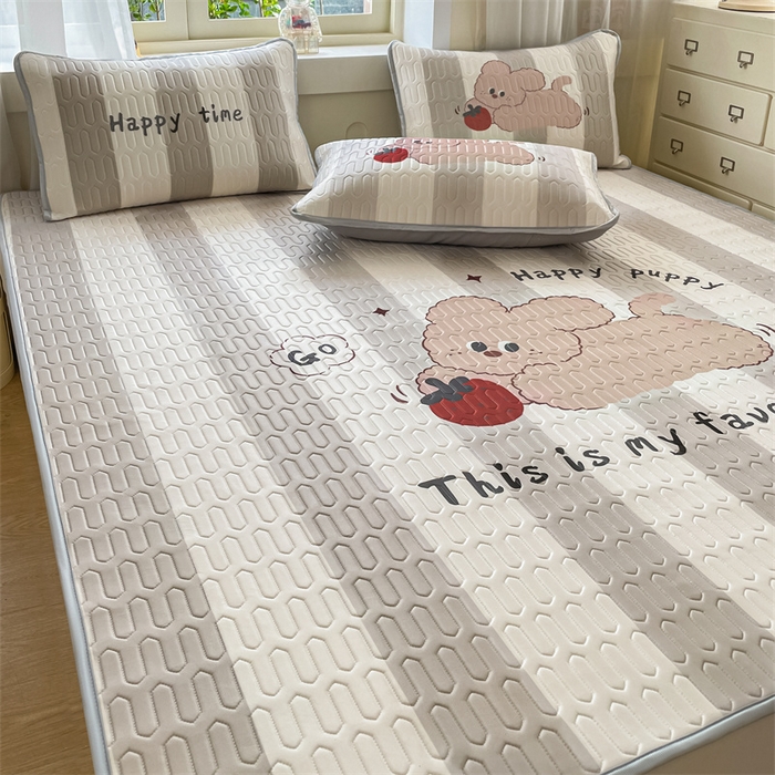 91家纺网 家纺一手货源 找家纺 布卢姆床垫 2025新款卡通A类大版数码凉感丝乳胶凉席 草莓兔