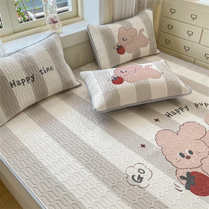 91家纺网 家纺一手货源 找家纺 布卢姆床垫 2025新款卡通A类大版数码凉感丝乳胶凉席 草莓兔