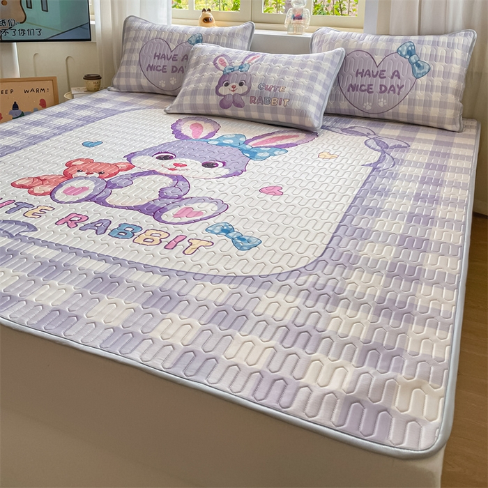 91家纺网 家纺一手货源 找家纺 布卢姆床垫 2025新款卡通A类大版数码凉感丝乳胶凉席 黛露小免