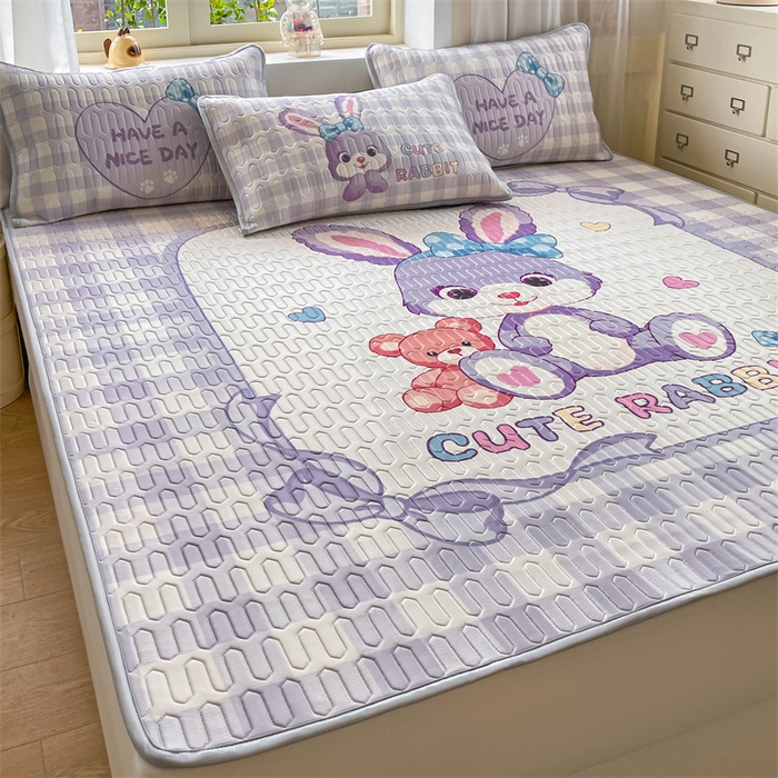 91家纺网 家纺一手货源 找家纺 布卢姆床垫 2025新款卡通A类大版数码凉感丝乳胶凉席 黛露小免