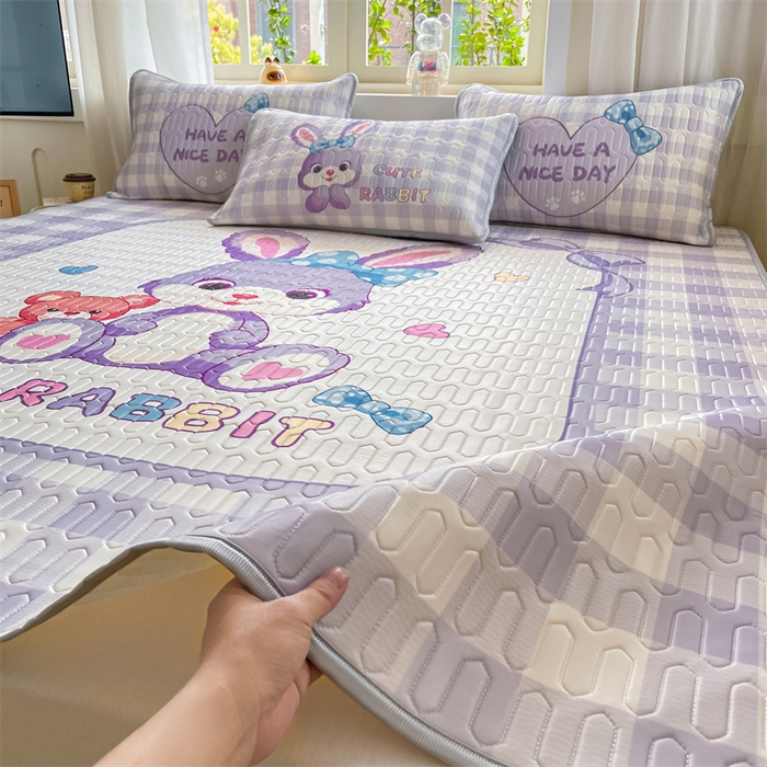 91家纺网 家纺一手货源 找家纺 布卢姆床垫 2025新款卡通A类大版数码凉感丝乳胶凉席 黛露小免