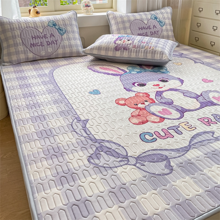 91家纺网 家纺一手货源 找家纺 布卢姆床垫 2025新款卡通A类大版数码凉感丝乳胶凉席 黛露小免