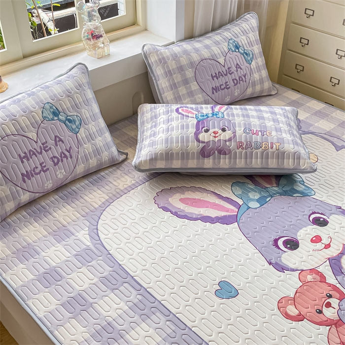 91家纺网 家纺一手货源 找家纺 布卢姆床垫 2025新款卡通A类大版数码凉感丝乳胶凉席 黛露小免