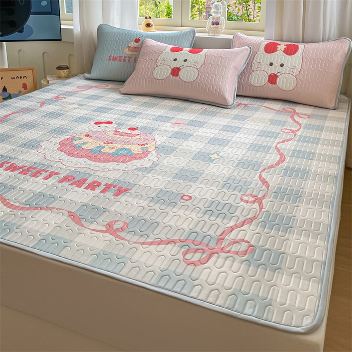 91家纺网 家纺一手货源 找家纺 布卢姆床垫 2025新款卡通A类大版数码凉感丝乳胶凉席 蛋糕小猫