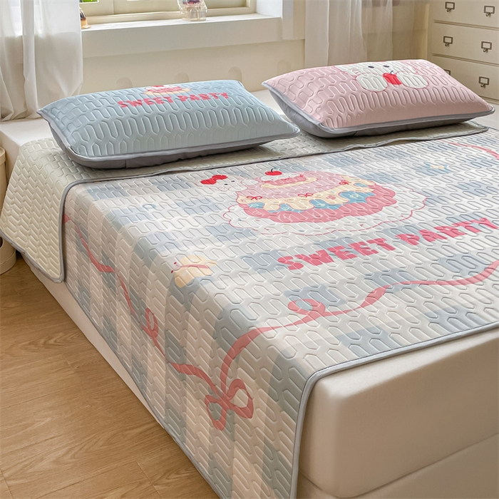 91家纺网 家纺一手货源 找家纺 布卢姆床垫 2025新款卡通A类大版数码凉感丝乳胶凉席 蛋糕小猫