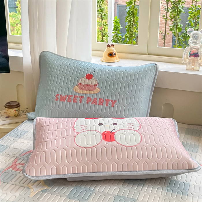 91家纺网 家纺一手货源 找家纺 布卢姆床垫 2025新款卡通A类大版数码凉感丝乳胶凉席 蛋糕小猫