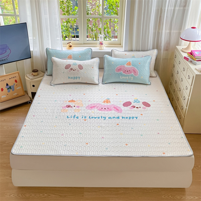 91家纺网 家纺一手货源 找家纺 布卢姆床垫 2025新款卡通A类大版数码凉感丝乳胶凉席 好朋友