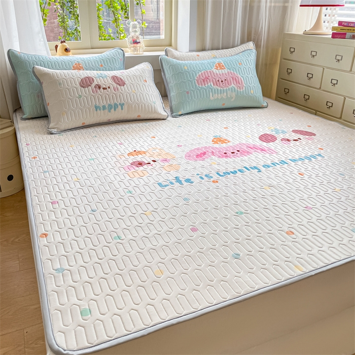 91家纺网 家纺一手货源 找家纺 布卢姆床垫 2025新款卡通A类大版数码凉感丝乳胶凉席 好朋友