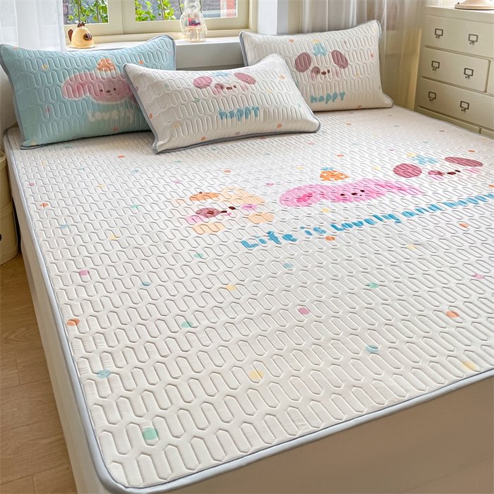 91家纺网 家纺一手货源 找家纺 布卢姆床垫 2025新款卡通A类大版数码凉感丝乳胶凉席 好朋友