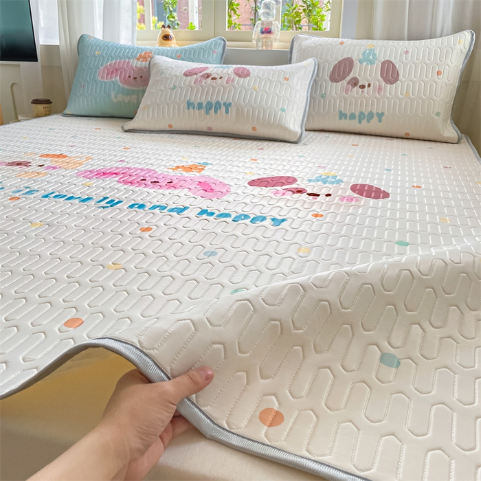 91家纺网 家纺一手货源 找家纺 布卢姆床垫 2025新款卡通A类大版数码凉感丝乳胶凉席 好朋友