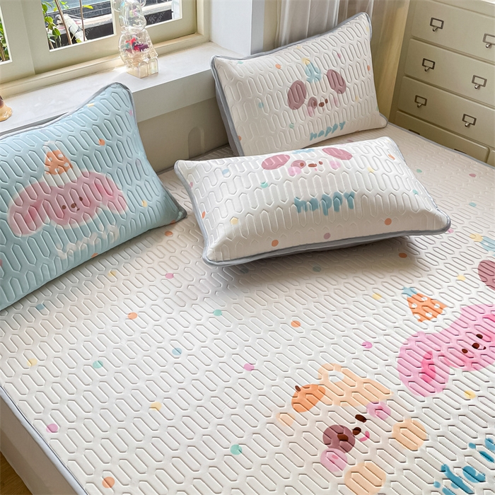 91家纺网 家纺一手货源 找家纺 布卢姆床垫 2025新款卡通A类大版数码凉感丝乳胶凉席 好朋友