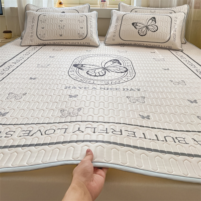 91家纺网 家纺一手货源 找家纺 布卢姆床垫 2025新款卡通A类大版数码凉感丝乳胶凉席 蝴蝶翩翩