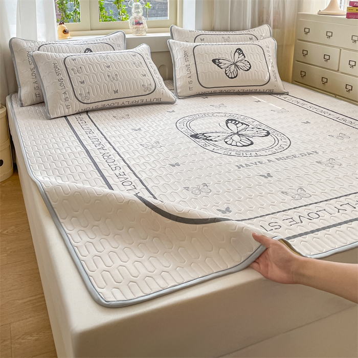 91家纺网 家纺一手货源 找家纺 布卢姆床垫 2025新款卡通A类大版数码凉感丝乳胶凉席 蝴蝶翩翩