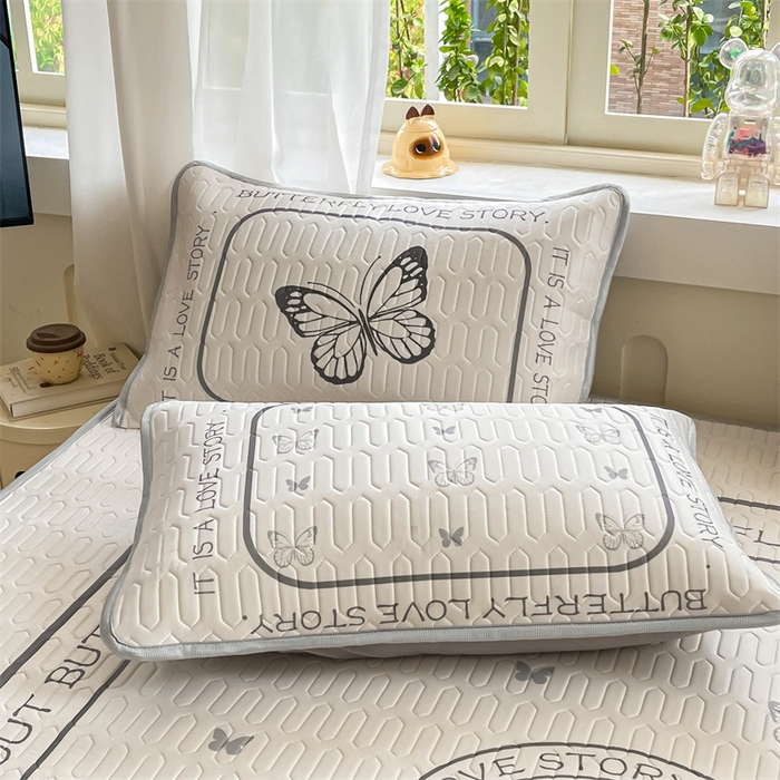 91家纺网 家纺一手货源 找家纺 布卢姆床垫 2025新款卡通A类大版数码凉感丝乳胶凉席 蝴蝶翩翩