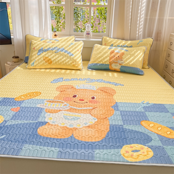 91家纺网 家纺一手货源 找家纺 布卢姆床垫 2025新款卡通A类大版数码凉感丝乳胶凉席 黄油小熊