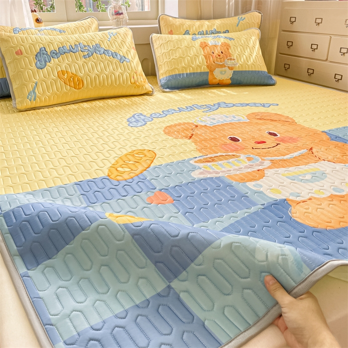 91家纺网 家纺一手货源 找家纺 布卢姆床垫 2025新款卡通A类大版数码凉感丝乳胶凉席 黄油小熊