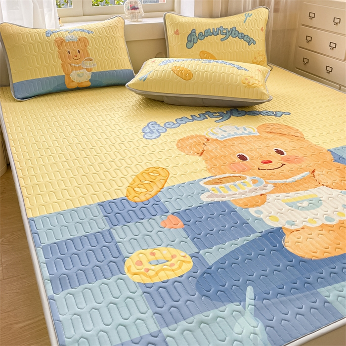 91家纺网 家纺一手货源 找家纺 布卢姆床垫 2025新款卡通A类大版数码凉感丝乳胶凉席 黄油小熊