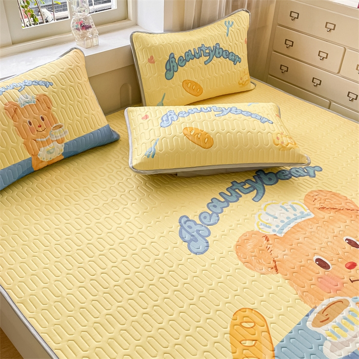 91家纺网 家纺一手货源 找家纺 布卢姆床垫 2025新款卡通A类大版数码凉感丝乳胶凉席 黄油小熊