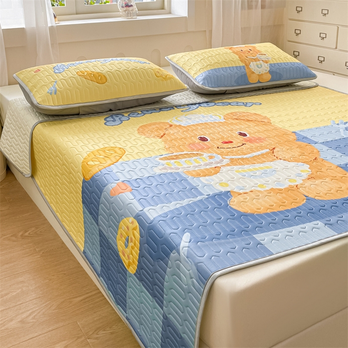 91家纺网 家纺一手货源 找家纺 布卢姆床垫 2025新款卡通A类大版数码凉感丝乳胶凉席 黄油小熊