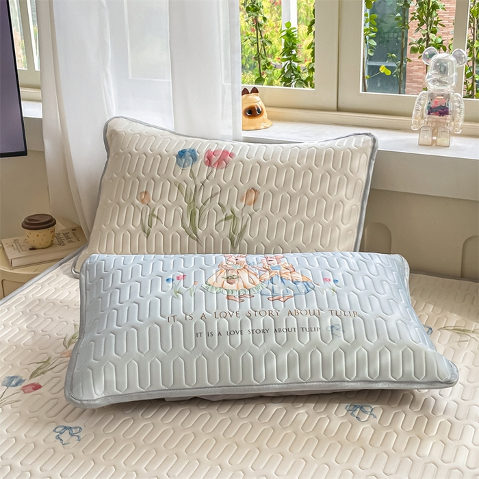 91家纺网 家纺一手货源 找家纺 布卢姆床垫 2025新款卡通A类大版数码凉感丝乳胶凉席 莫奈花园