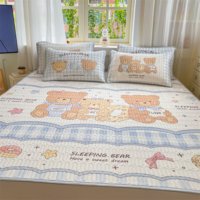 91家纺网 家纺一手货源 找家纺 布卢姆床垫 2025新款卡通A类大版数码凉感丝乳胶凉席 甜甜圈熊