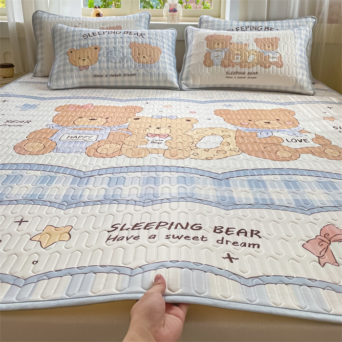 91家纺网 家纺一手货源 找家纺 布卢姆床垫 2025新款卡通A类大版数码凉感丝乳胶凉席 甜甜圈熊