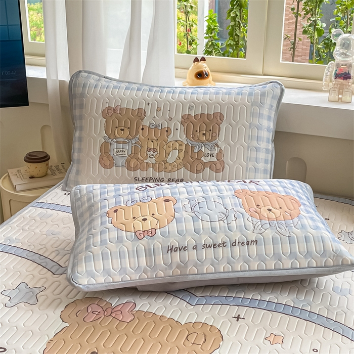 91家纺网 家纺一手货源 找家纺 布卢姆床垫 2025新款卡通A类大版数码凉感丝乳胶凉席 甜甜圈熊