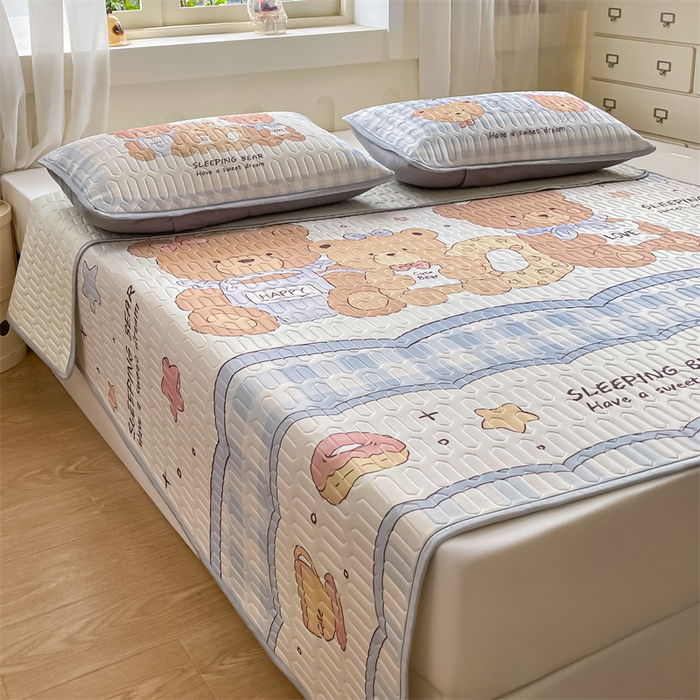 91家纺网 家纺一手货源 找家纺 布卢姆床垫 2025新款卡通A类大版数码凉感丝乳胶凉席 甜甜圈熊