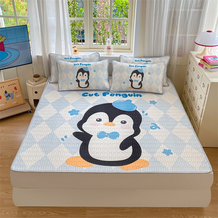 91家纺网 家纺一手货源 找家纺 布卢姆床垫 2025新款卡通A类大版数码凉感丝乳胶凉席 小企鹅
