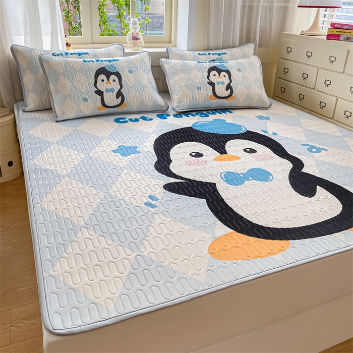 91家纺网 家纺一手货源 找家纺 布卢姆床垫 2025新款卡通A类大版数码凉感丝乳胶凉席 小企鹅