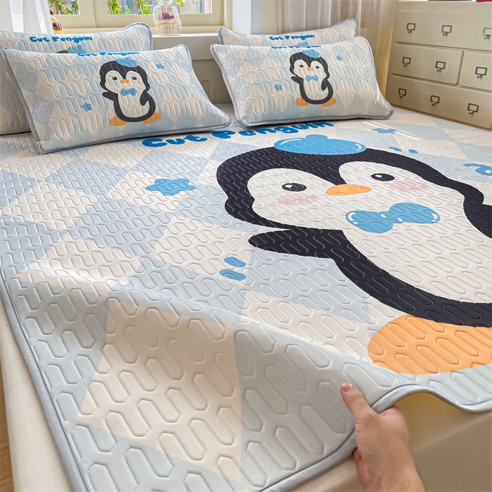 91家纺网 家纺一手货源 找家纺 布卢姆床垫 2025新款卡通A类大版数码凉感丝乳胶凉席 小企鹅