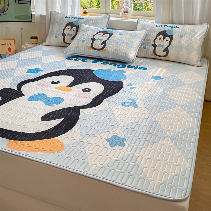 91家纺网 家纺一手货源 找家纺 布卢姆床垫 2025新款卡通A类大版数码凉感丝乳胶凉席 小企鹅