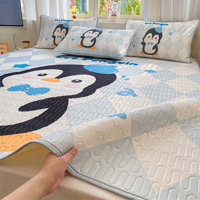 91家纺网 家纺一手货源 找家纺 布卢姆床垫 2025新款卡通A类大版数码凉感丝乳胶凉席 小企鹅