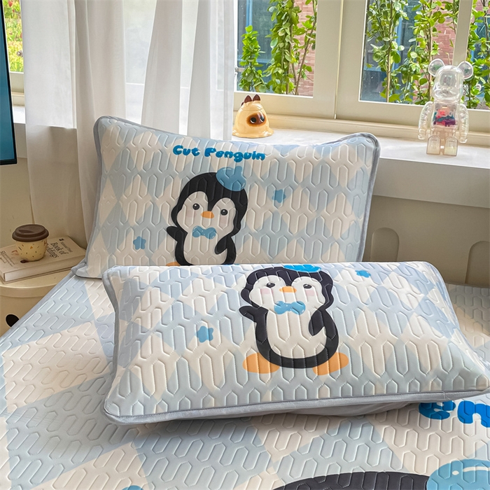 91家纺网 家纺一手货源 找家纺 布卢姆床垫 2025新款卡通A类大版数码凉感丝乳胶凉席 小企鹅