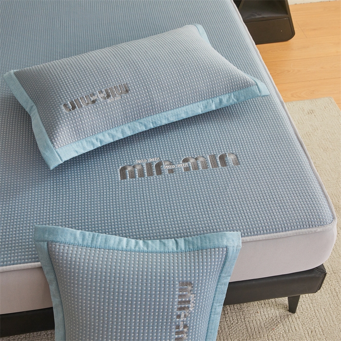 91家纺网 家纺一手货源 找家纺 （总）布卢姆床垫 2025新款A类PE凉感华夫格刺绣凉豆豆席床笠款