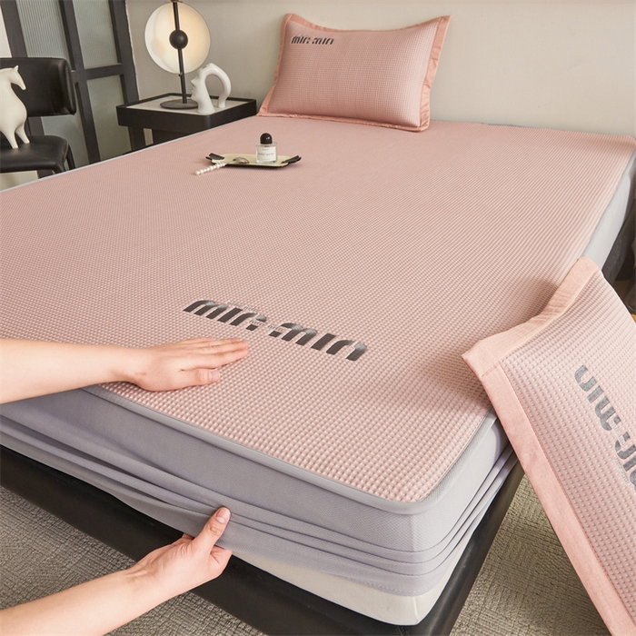 91家纺网 家纺一手货源 找家纺 布卢姆床垫 2025新款A类PE凉感华夫格刺绣凉豆豆席床笠款 豆豆床笠-粉色